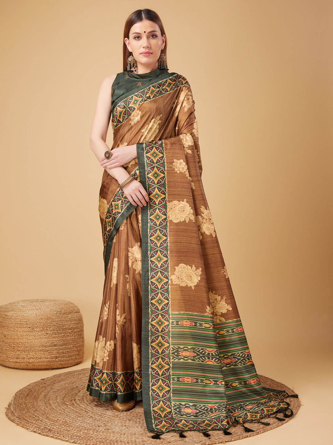 

DOI MOI Floral Printed Saree, Brown