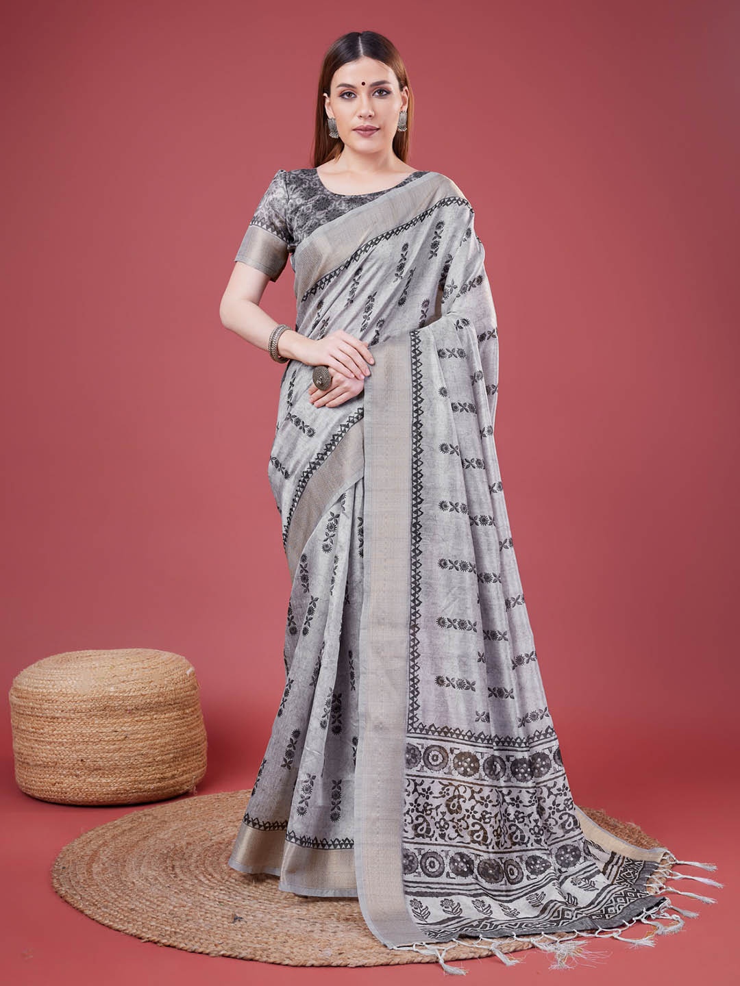 

DOI MOI Ethnic Motifs Printed Saree, Grey