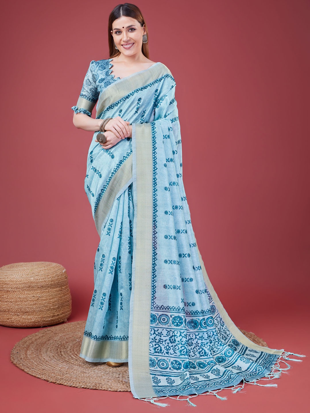 

DOI MOI Floral Printed Zari Saree, Blue
