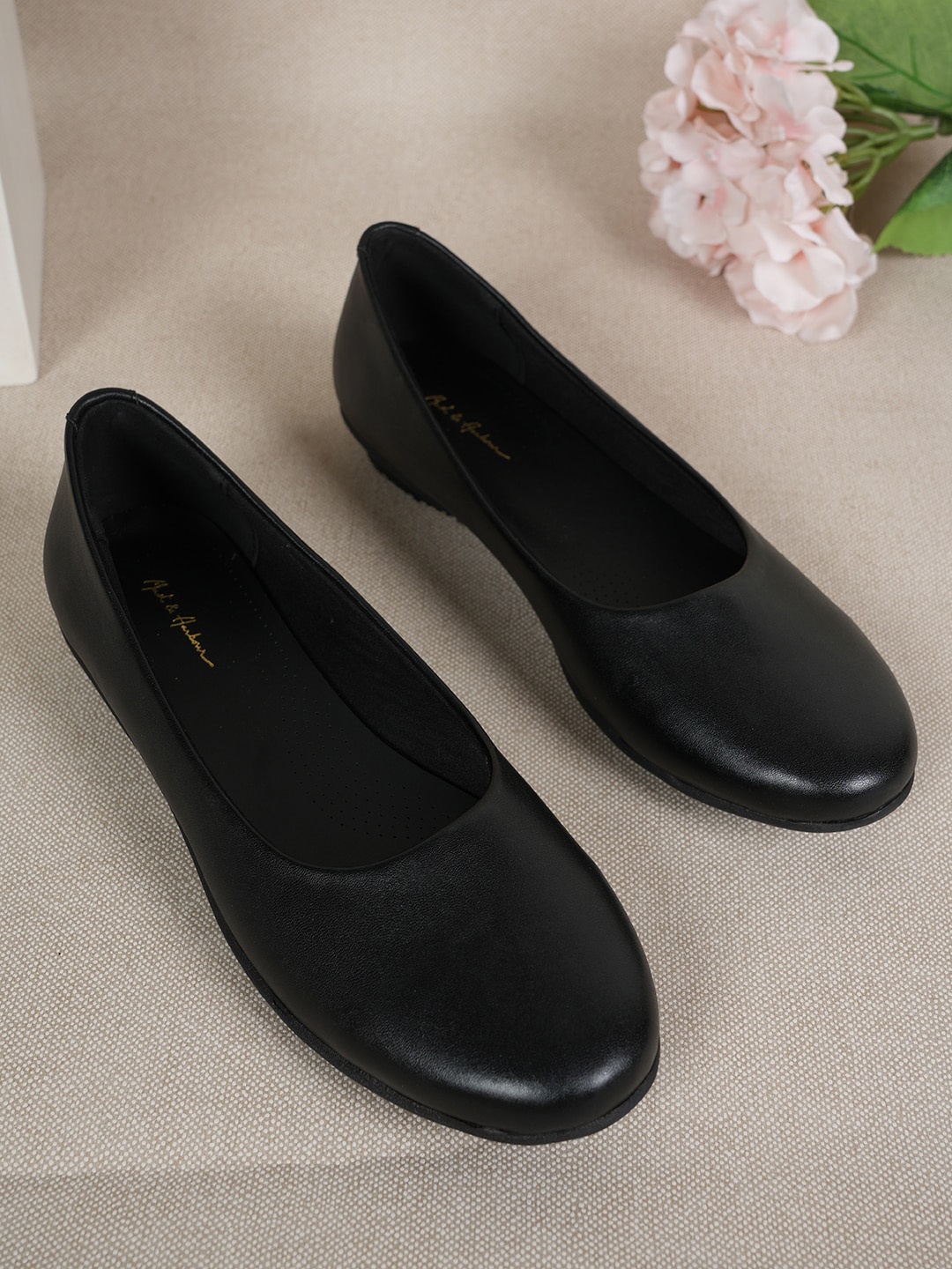 

Mast & Harbour Round Toe Ballerinas, Black