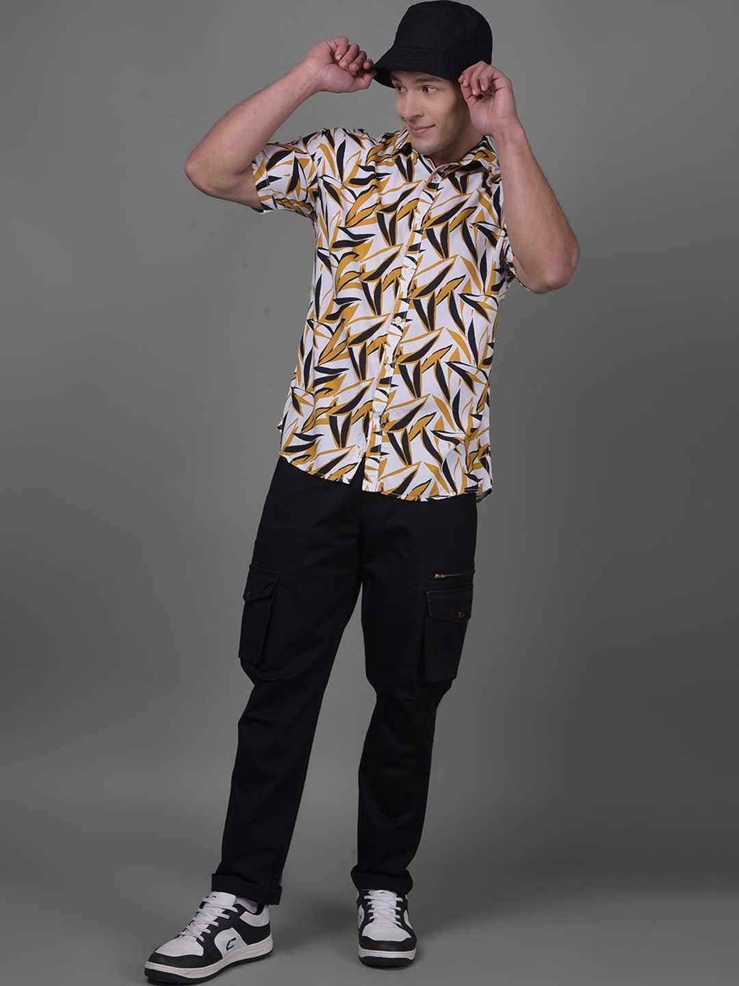 

Crimsoune Club Printed Spread Collar Slim Fit Casual Shirt, Mustard