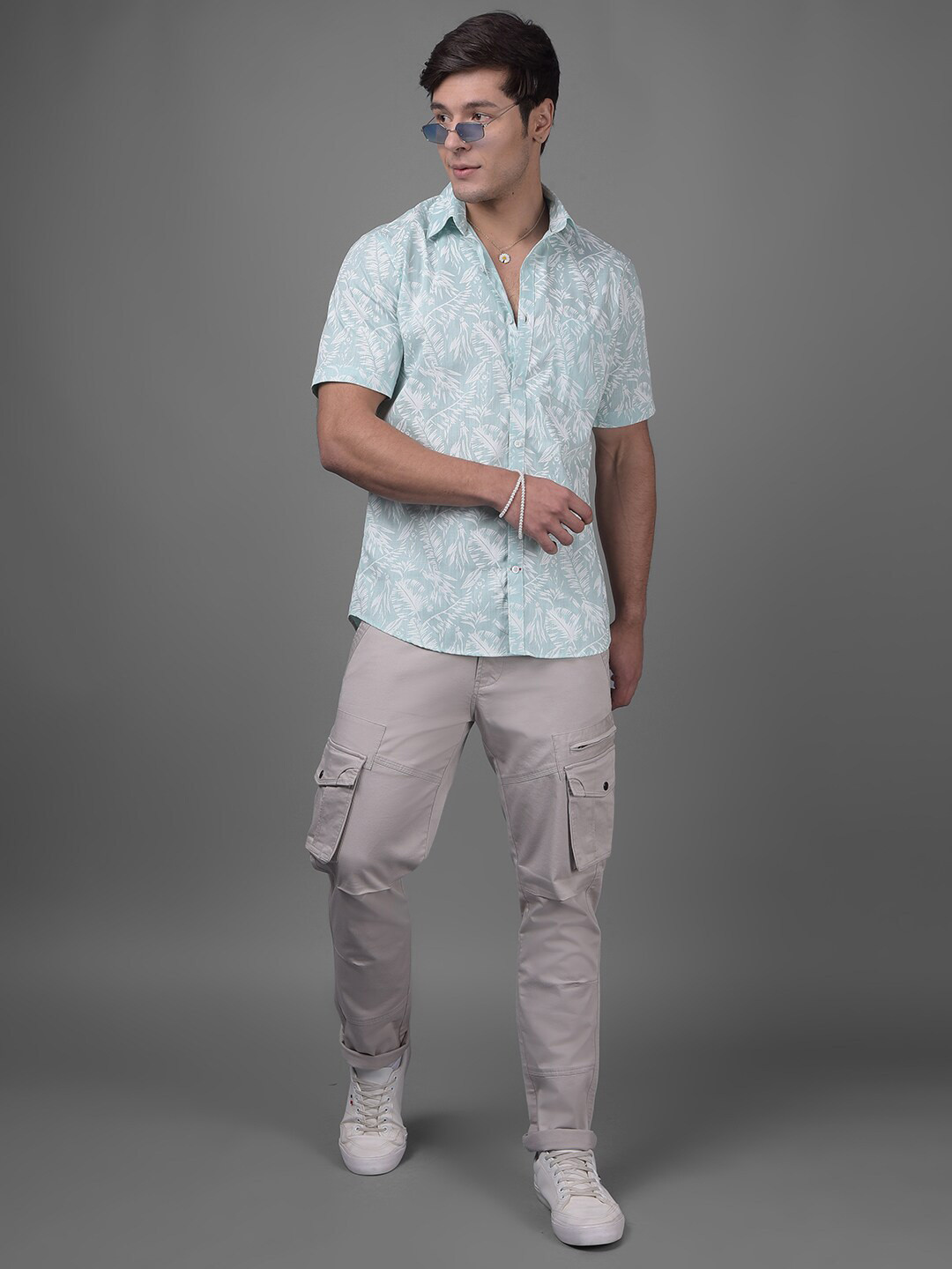 

Crimsoune Club Classic Slim Fit Floral Printed Cotton Casual Shirt, Green