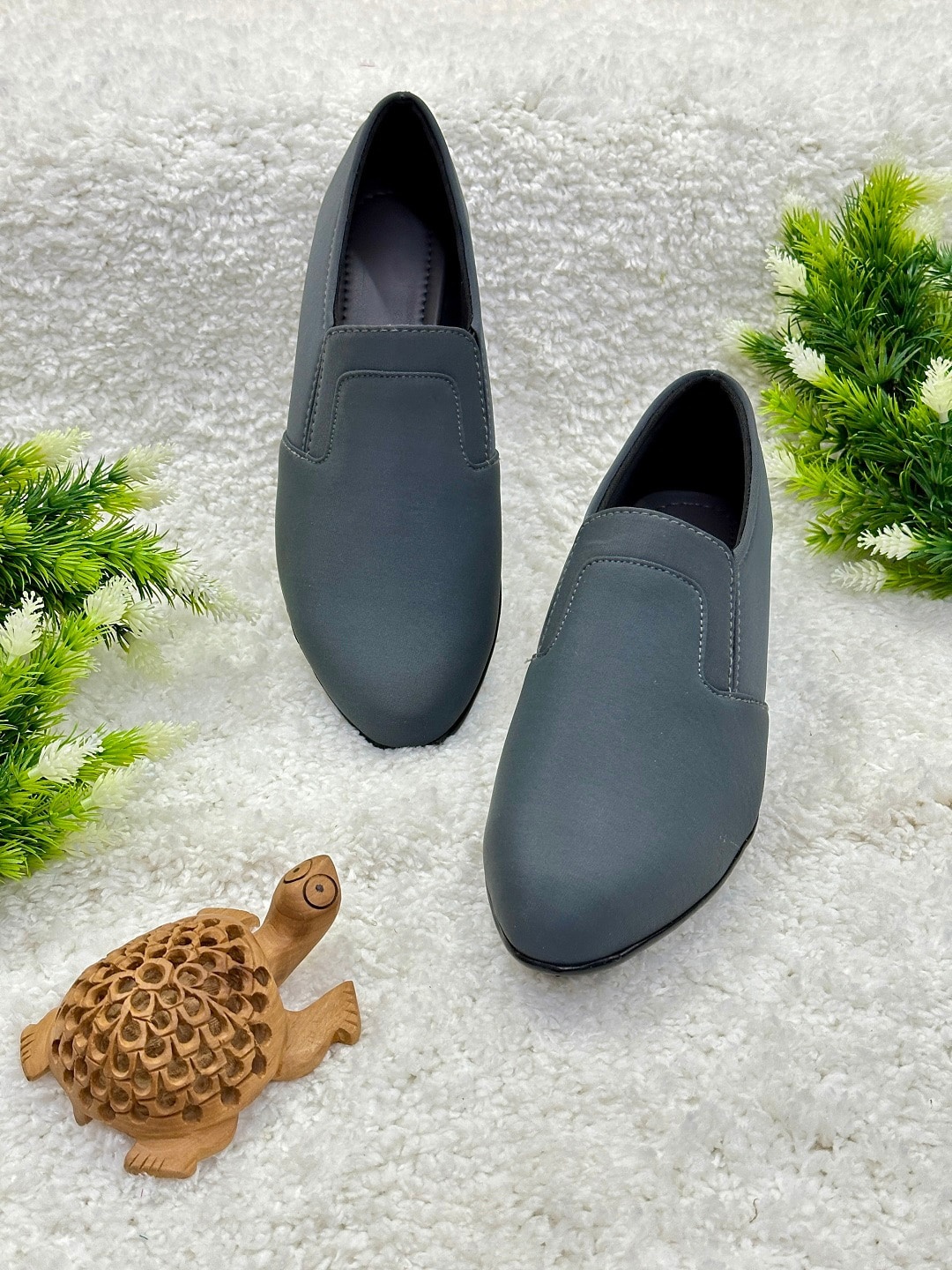 

Kiana Women Slip-On Sneakers, Blue