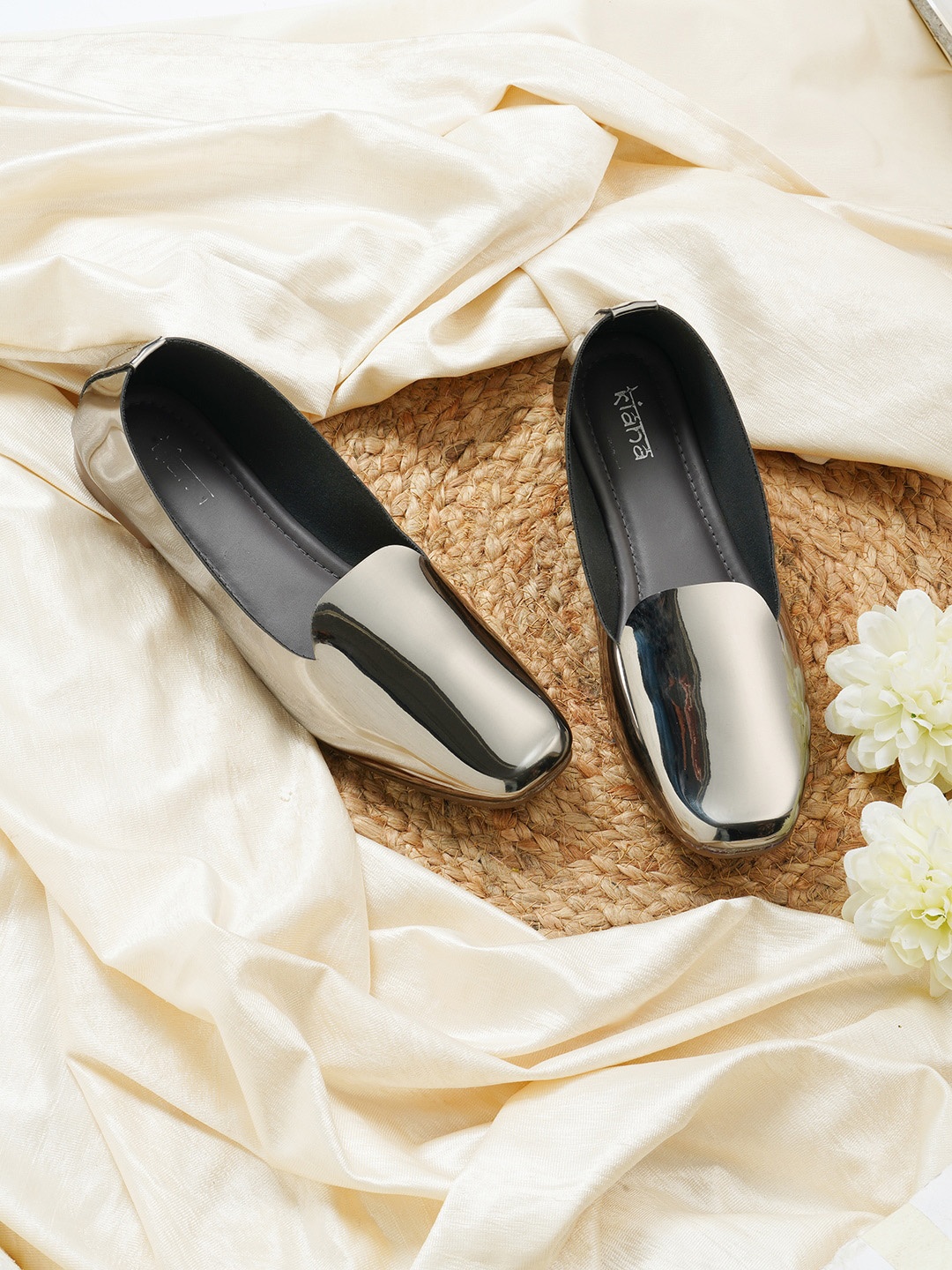

Kiana House Of Fashion Women Round Toe Loafers, Black