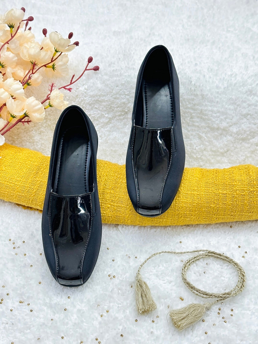 

Kiana House Of Fashion Women Round Toe Slip-On Loafers, Black