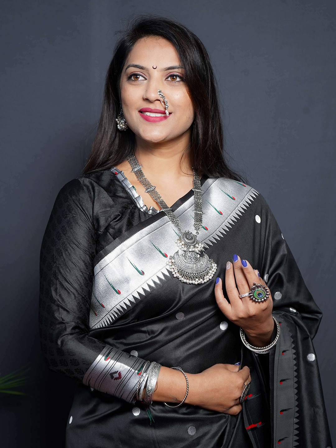 

Glorisa Woven Design Zari Paithani Saree, Black