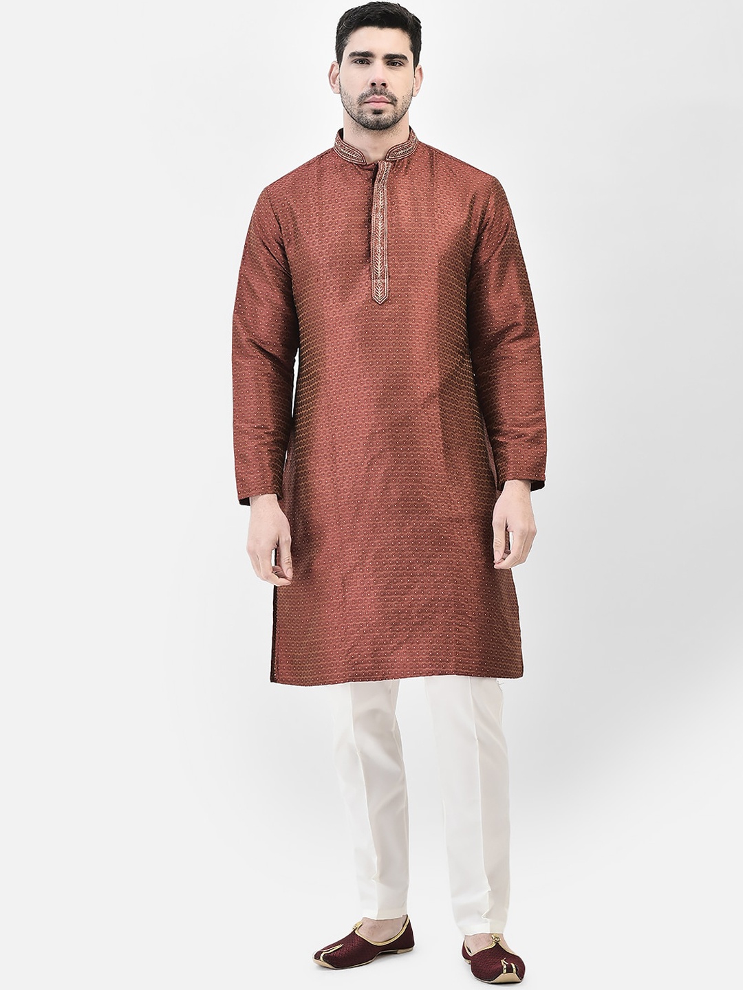 

SG LEMAN Floral Embroidered Mandarin Collar Straight Kurta With Pyjamas, Maroon