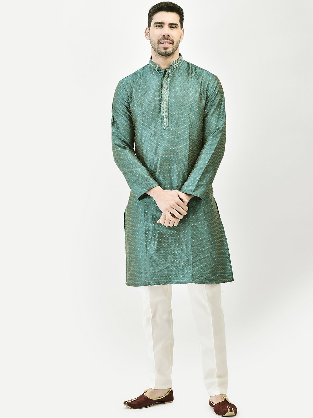 

SG LEMAN Floral Embroidered Mandarin Collar Straight Kurta With Pyjamas, Green