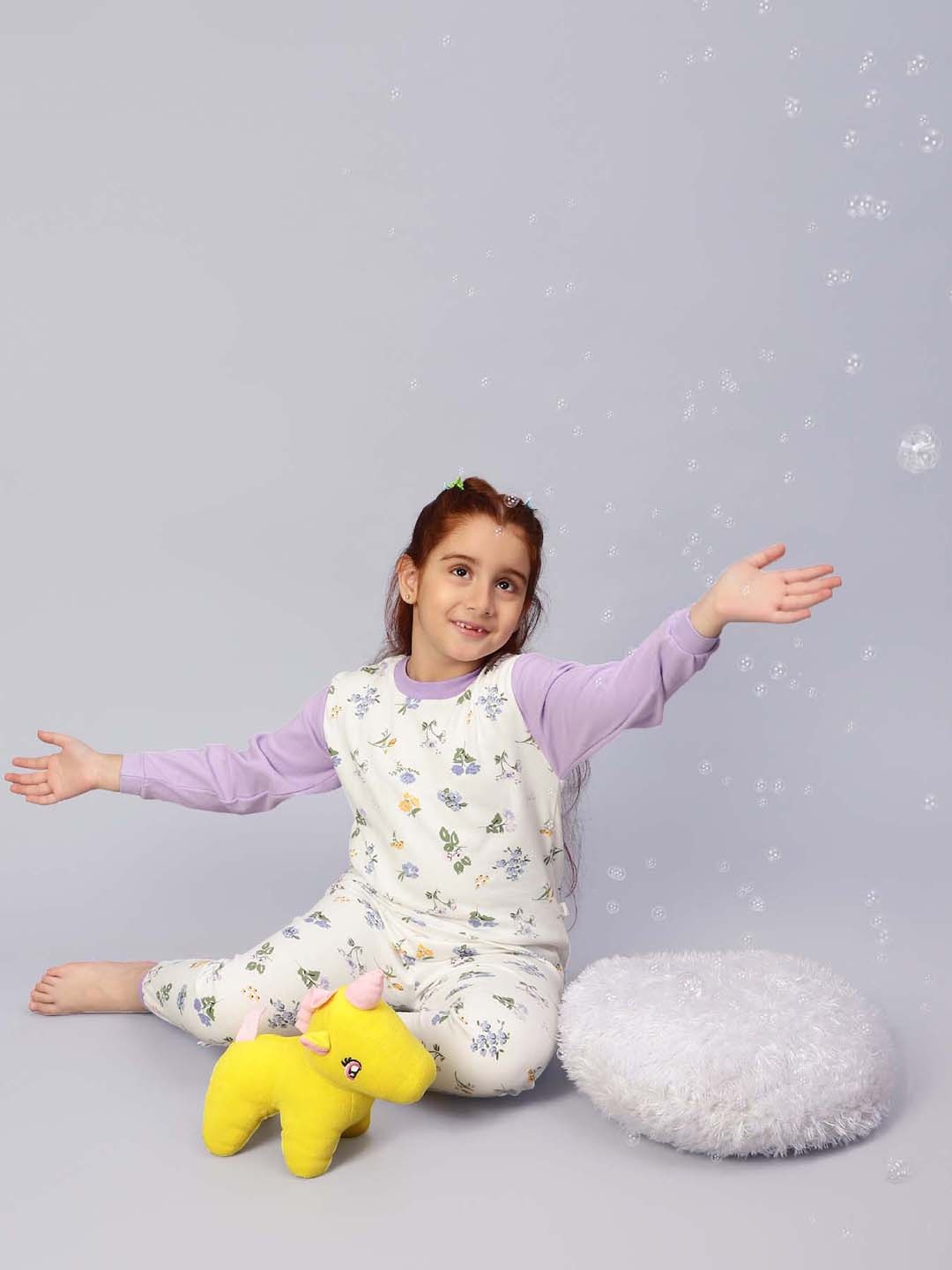 

bubble berry Girls Floral Printed Pure Cotton Night suit, White