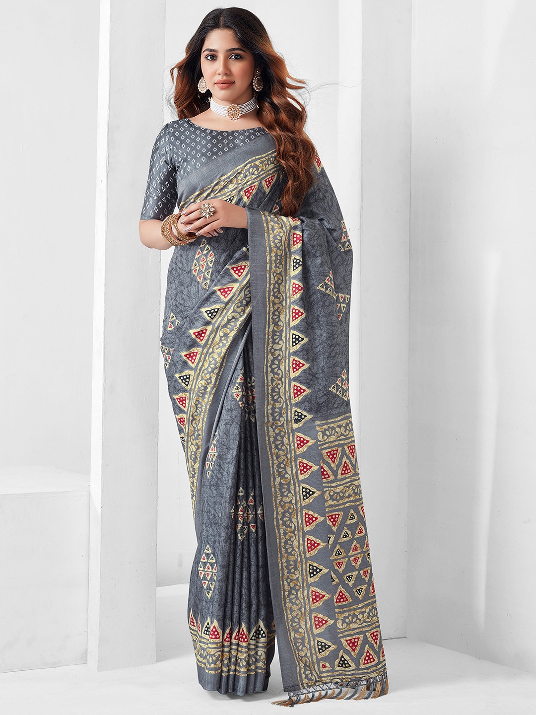 

KALINI Geometric Printed Saree, Grey