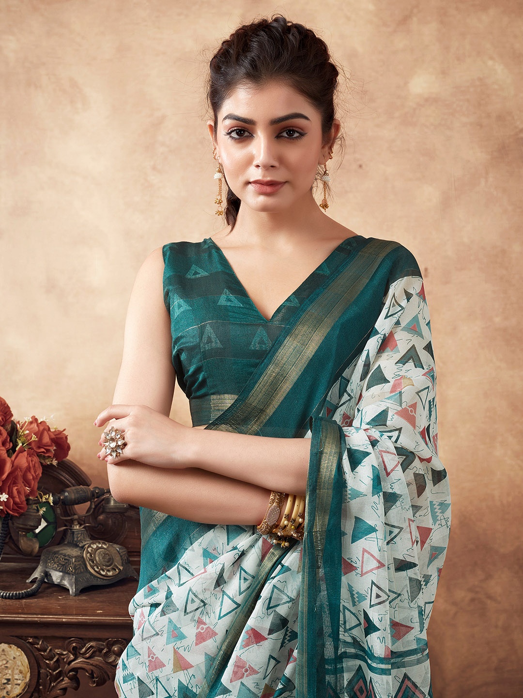 

KALINI Geometric Printed Zari Bagh Saree, White