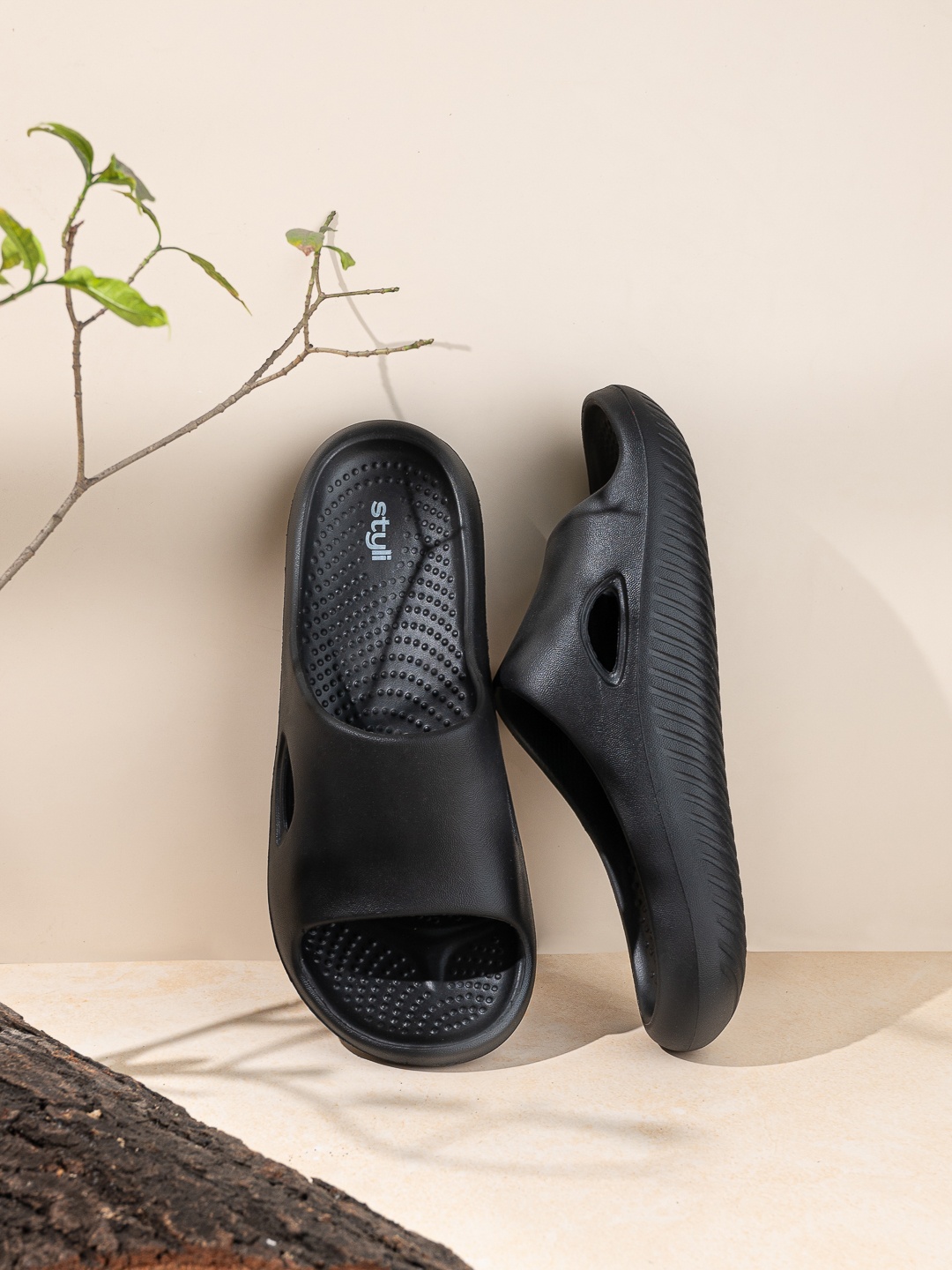

Styli Men Cut Out Detail Light Weight Slides, Black