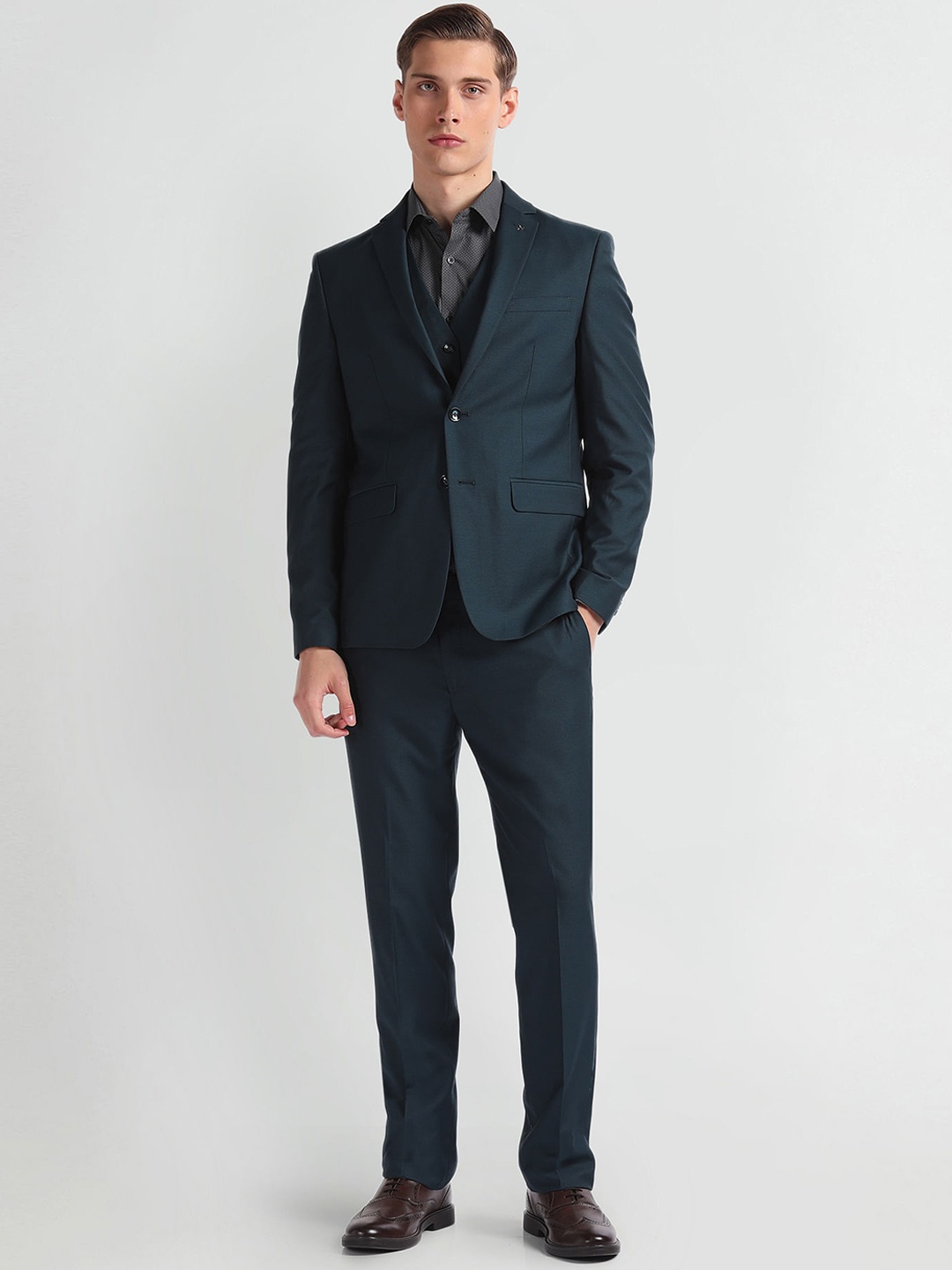 

Arrow Reversible Waistcoat Three Piece Formal Suit, Green