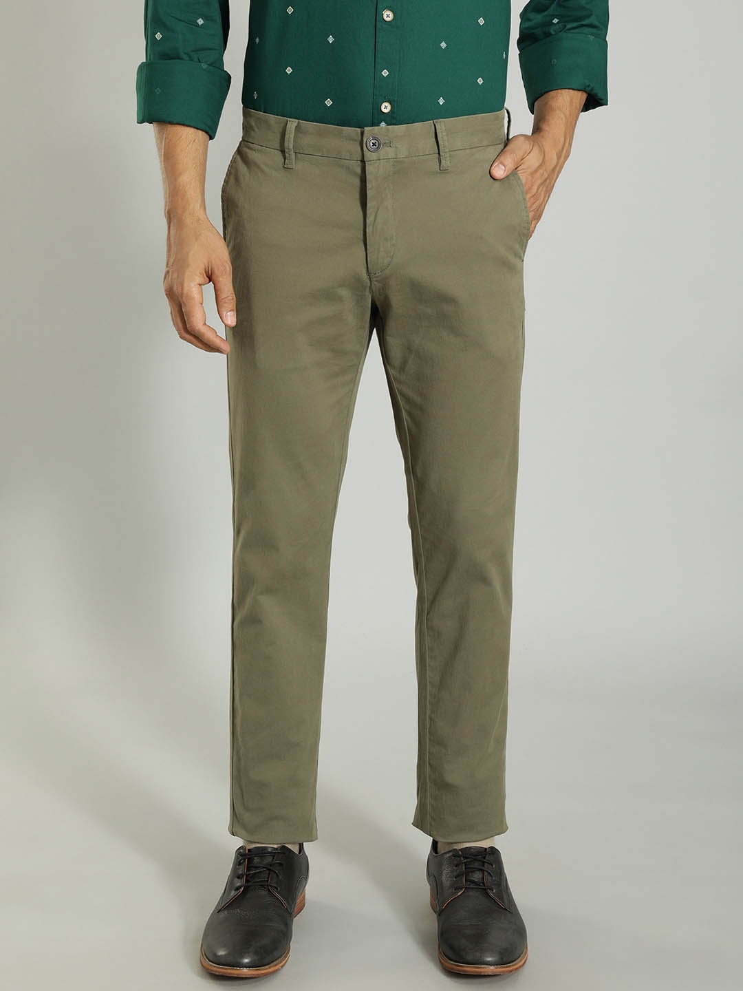 

Indian Terrain Men Brooklyn Slim Fit Chinos Cotton Trousers, Green