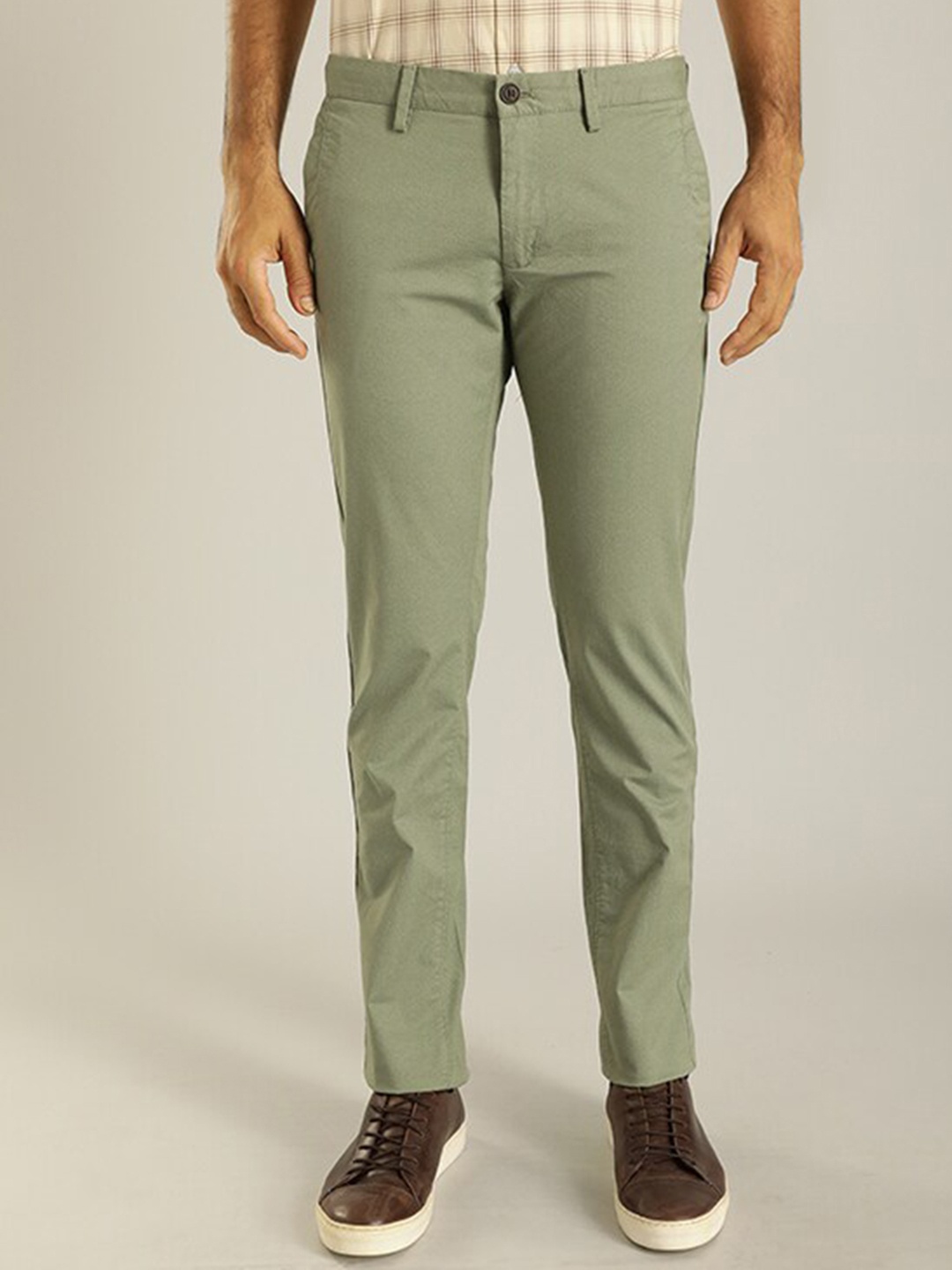 

Indian Terrain Men Brooklyn Slim Fit Cotton Trousers, Green