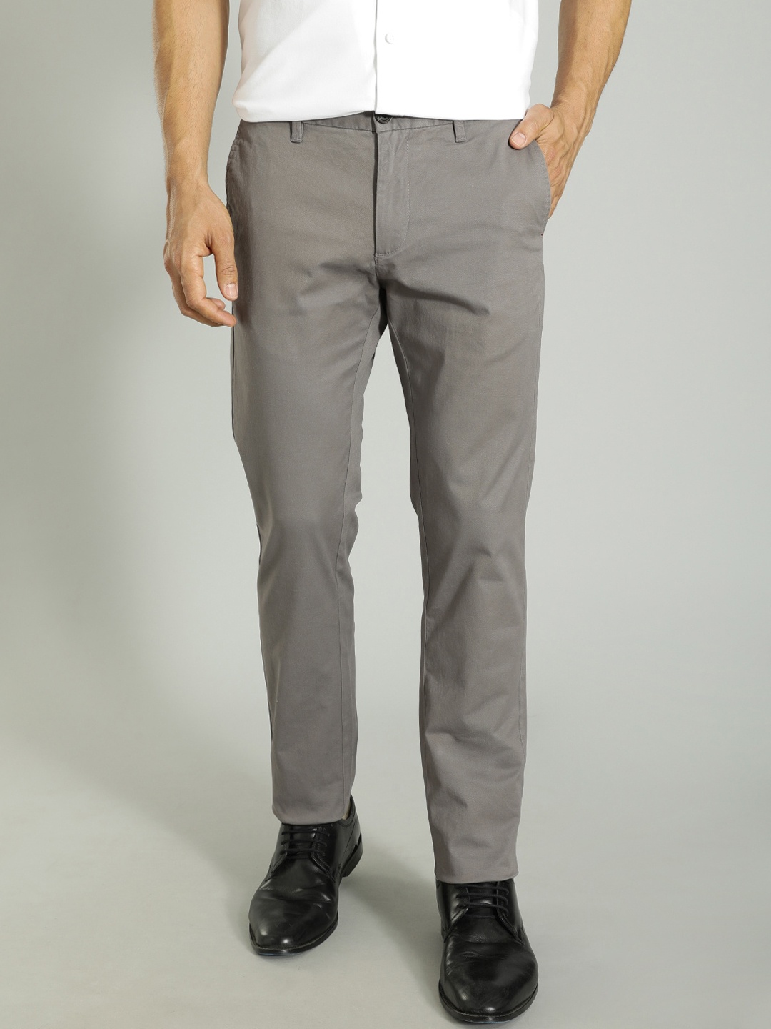 

Indian Terrain Men Brooklyn Slim Fit Mid-Rise Cotton Chinos Trouser, Grey