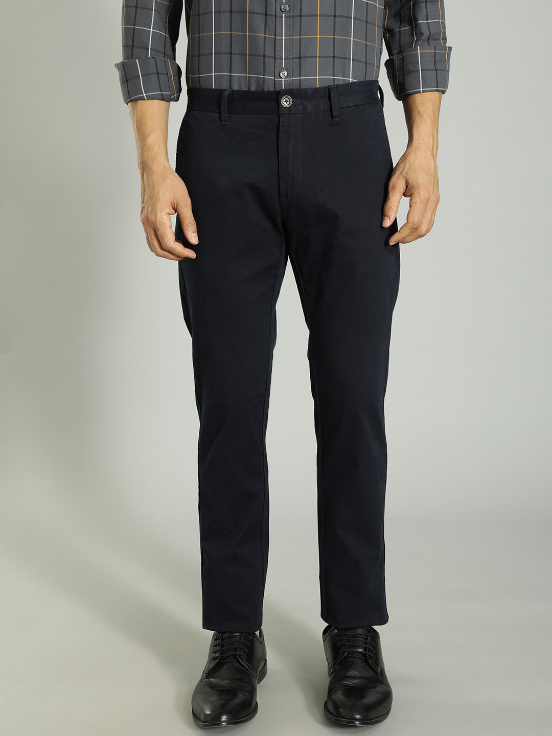 

Indian Terrain Men Brooklyn Mid Rise Slim Fit Regular Trousers, Navy blue