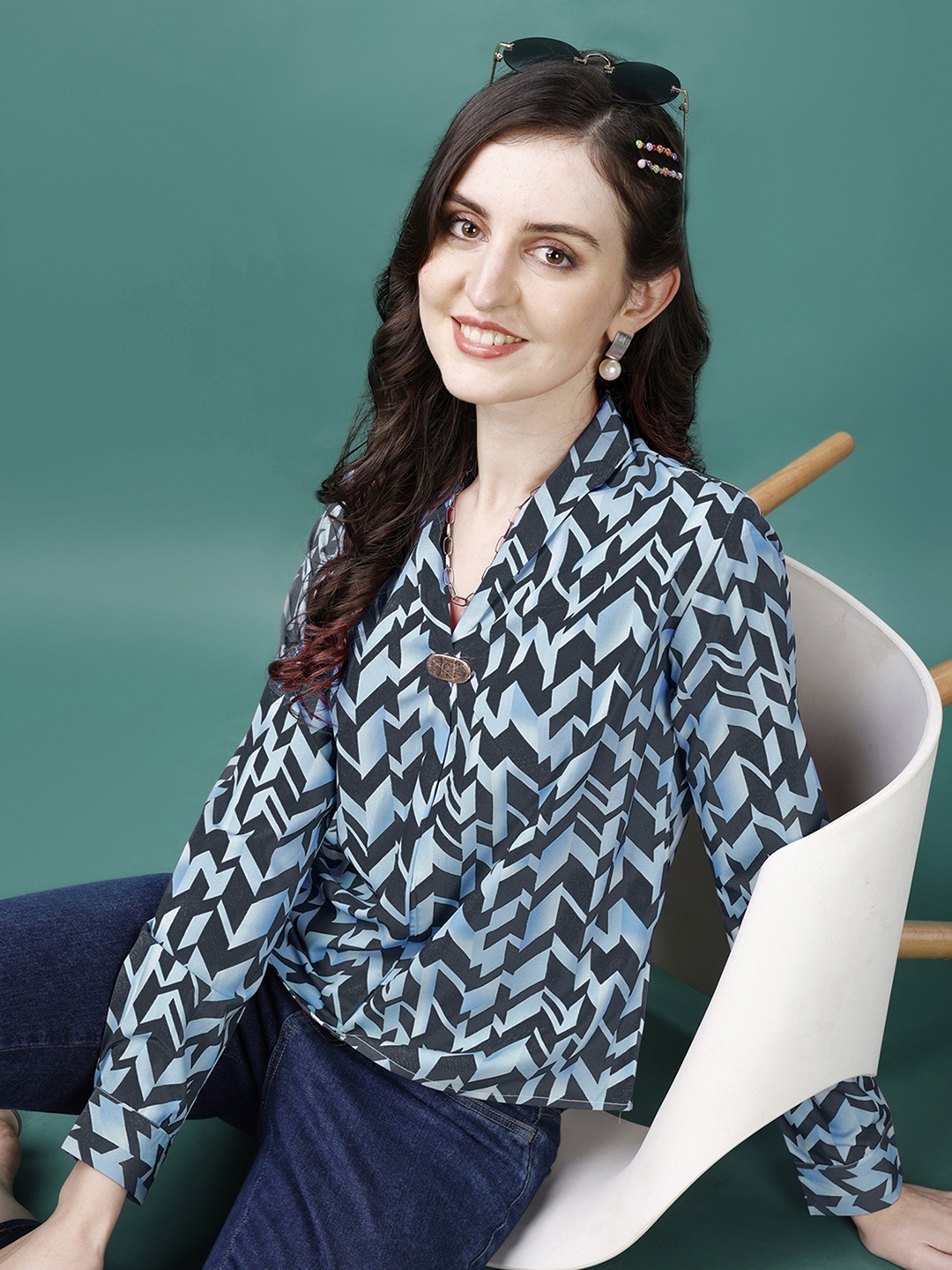 

KALINI Geometric Printed V-Neck Cuffed Sleeves Top, Blue