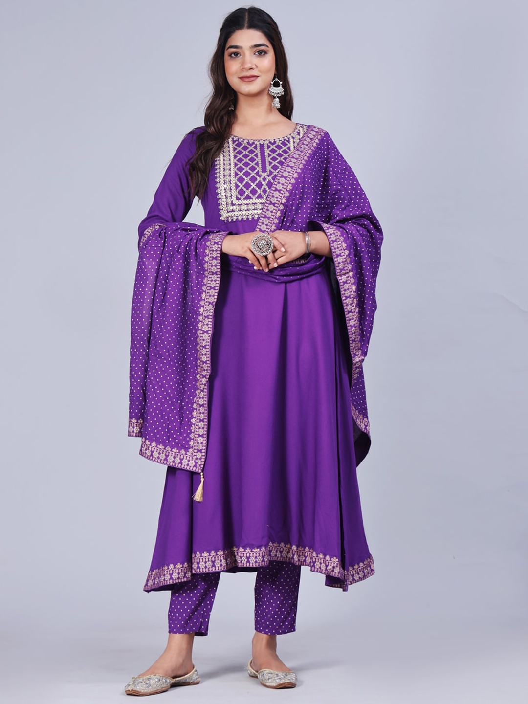 

IkDaiya Floral Yoke Design Round Neck Three-Quarter Sleeves Kurta Set, Purple