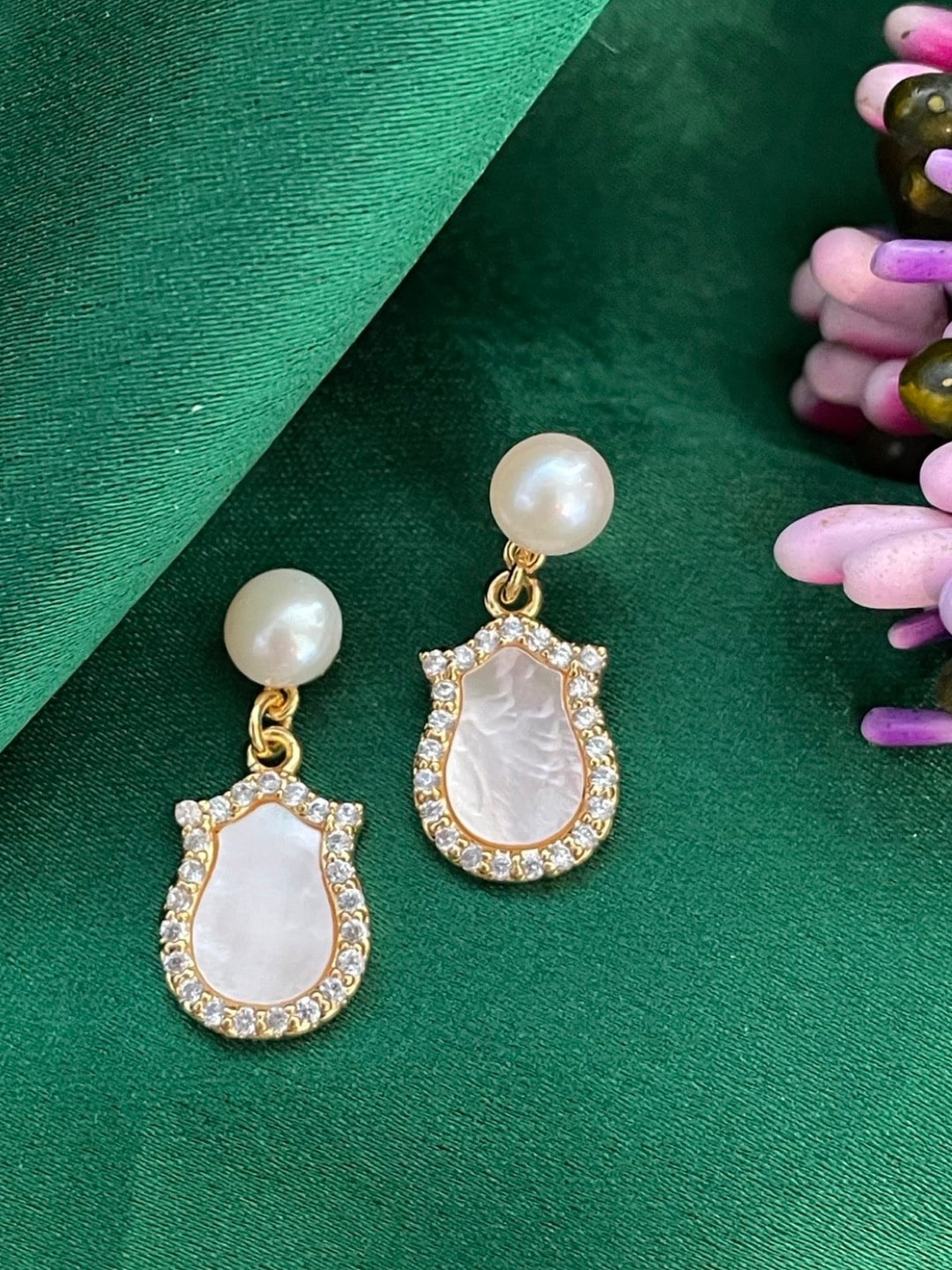 

Digital Dress Room Gold-Plated Pearl-Beaded Geometric Drop Earrings