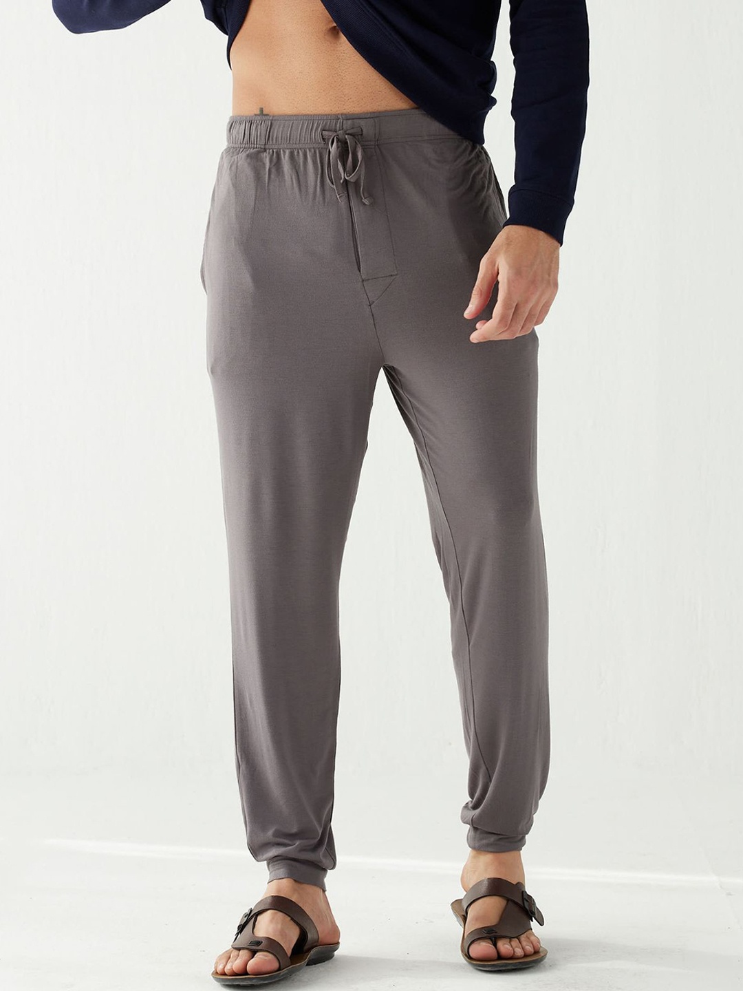

MODERN CREW Men Mid-Rise Lounge Pants, Grey