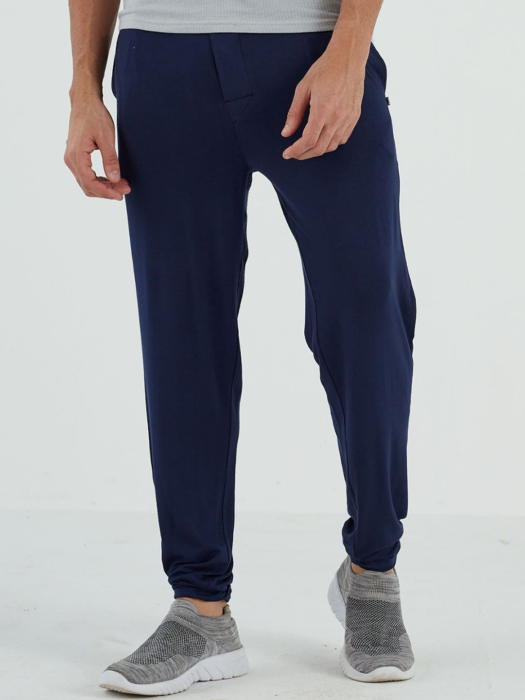 

MODERN CREW Men Mid Rise Anti-Microbial Track Pant, Navy blue