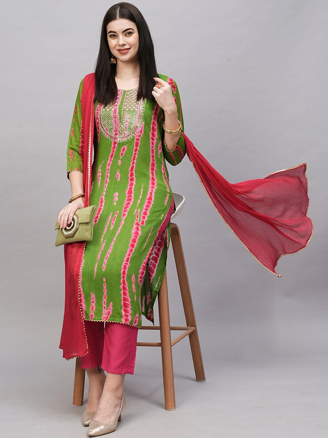 

GoSriKi Ethnic Motifs Printed Round Neck Three-Quarter Sleeves Cotton Kurta with Dupatta, Green