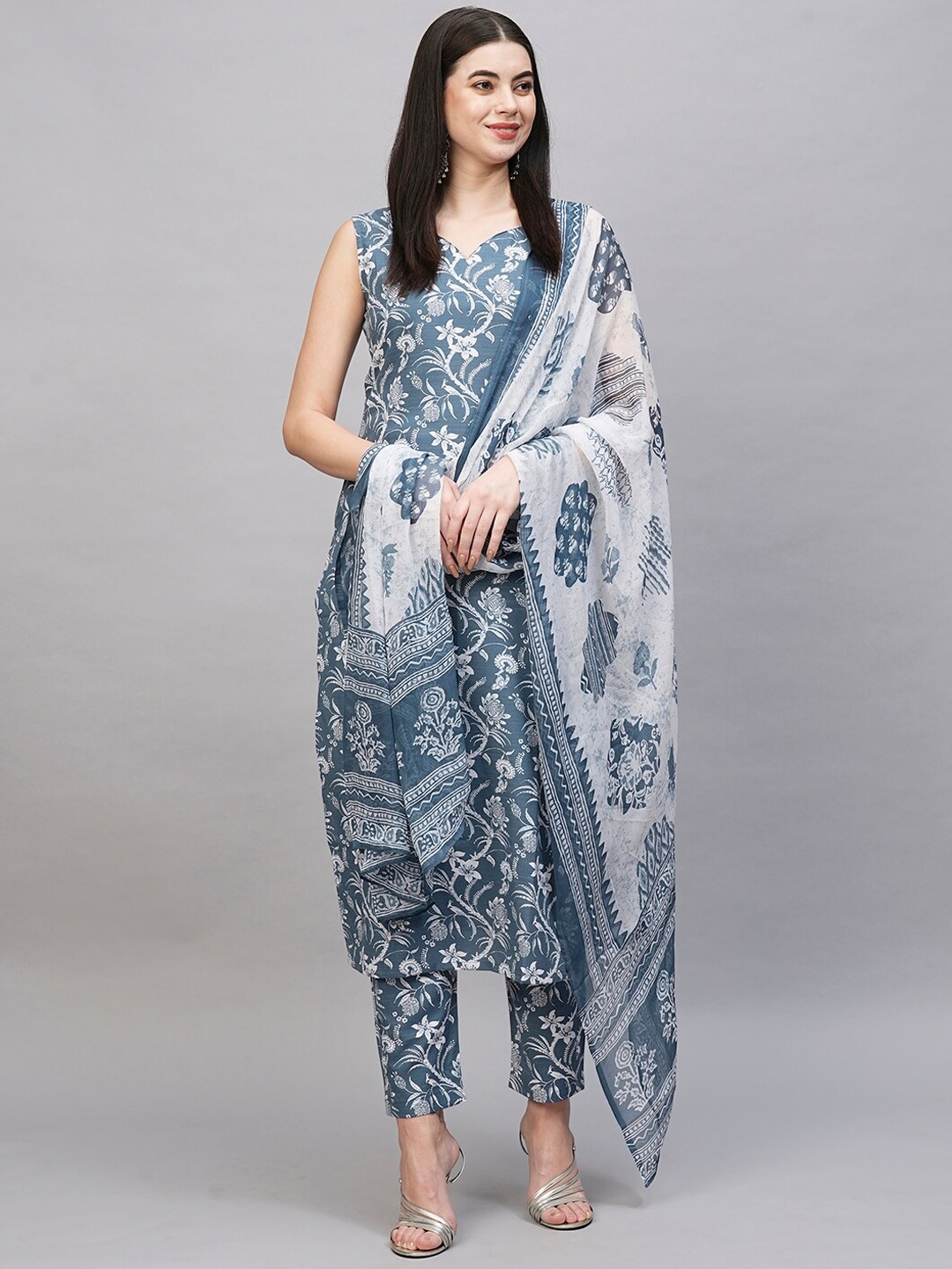 

KALINI Floral Printed Regular Kurta With Trousers & Dupatta, Grey