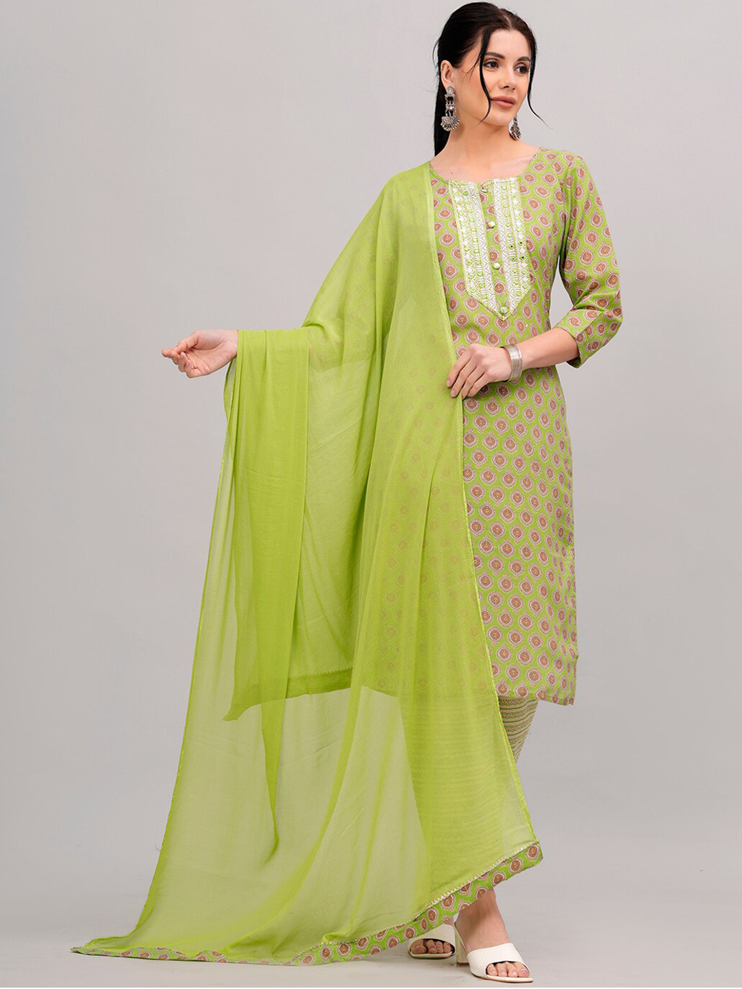

JC4U Ethnic Motifs Printed Round Neck Thread Work Pure Cotton Kurta & Trousers & Dupatta, Green