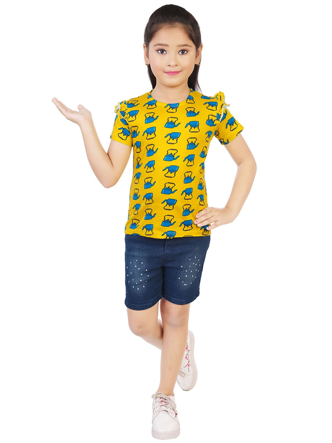 

CELEBRITY CLUB Girls Printed Top With Shorts, Yellow