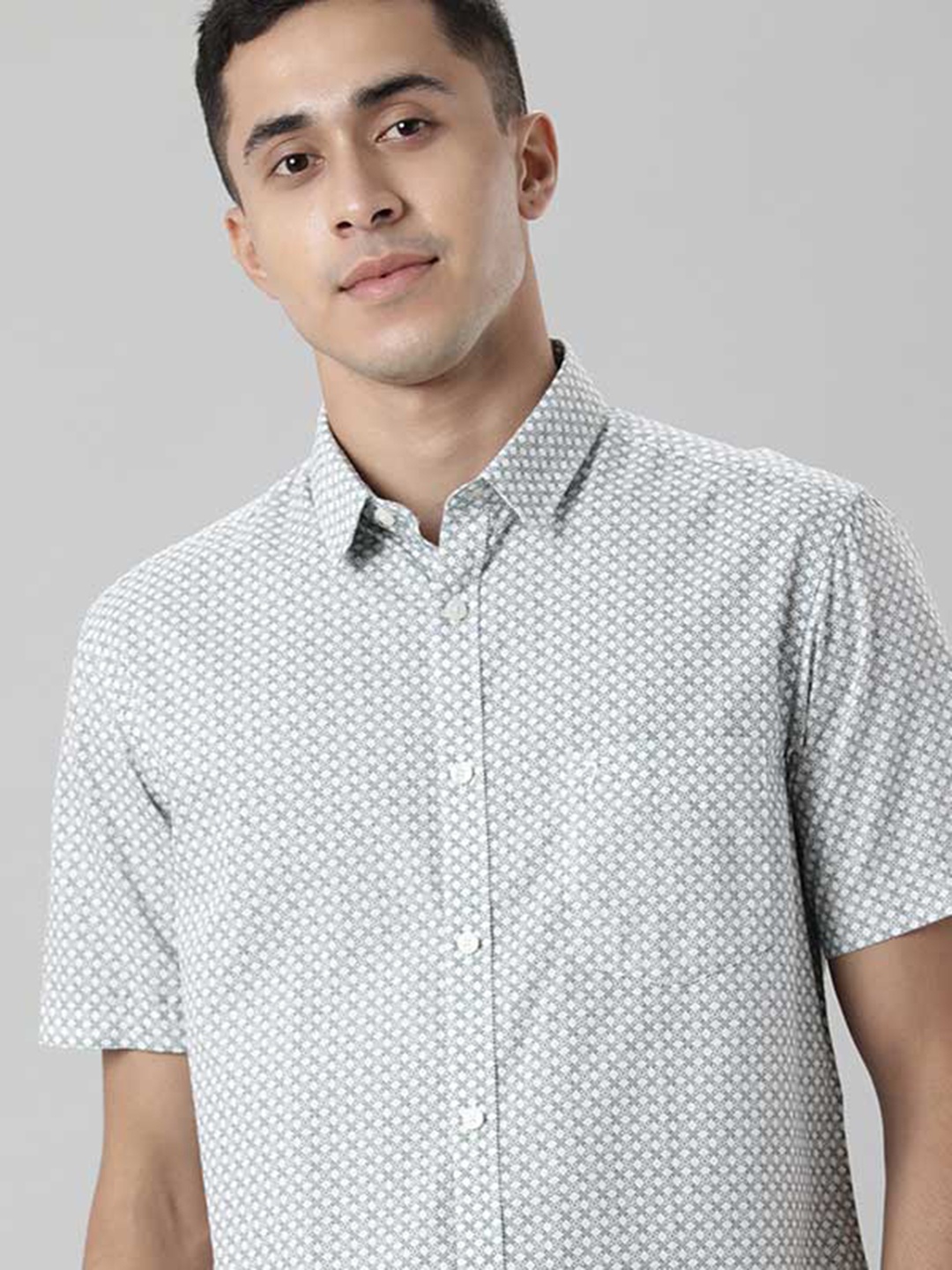 

Indian Terrain Micro Ditsy Printed Pure Cotton Casual Shirt, Green