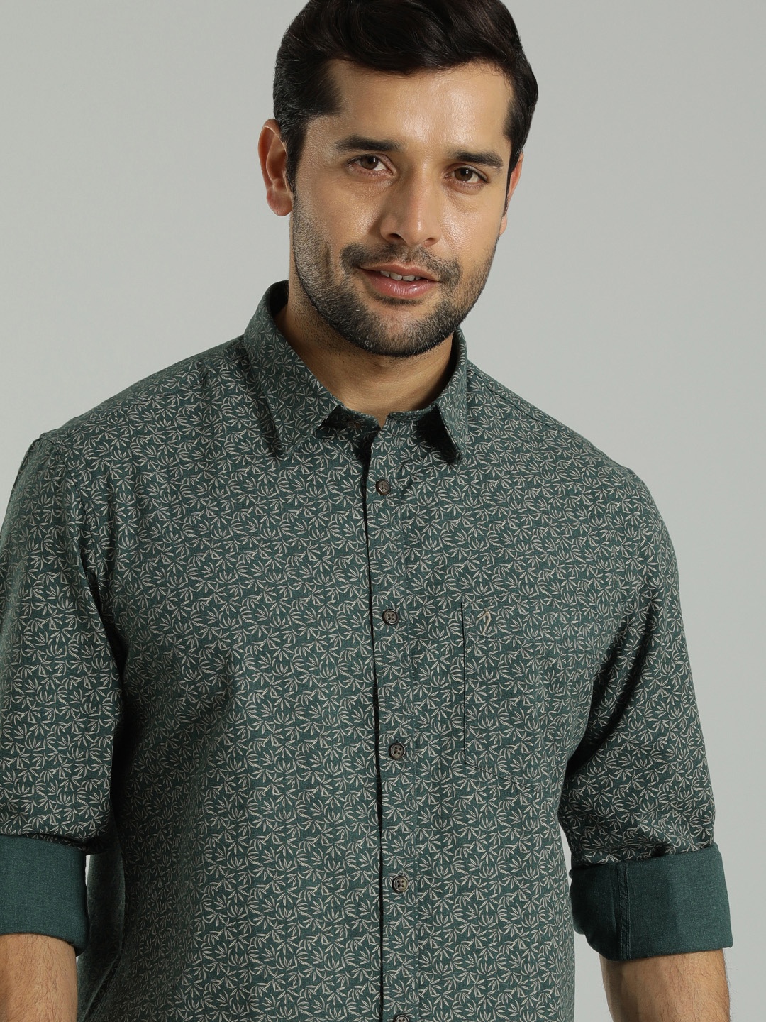 

Indian Terrain Floral Printed Pure Cotton Casual Shirt, Green