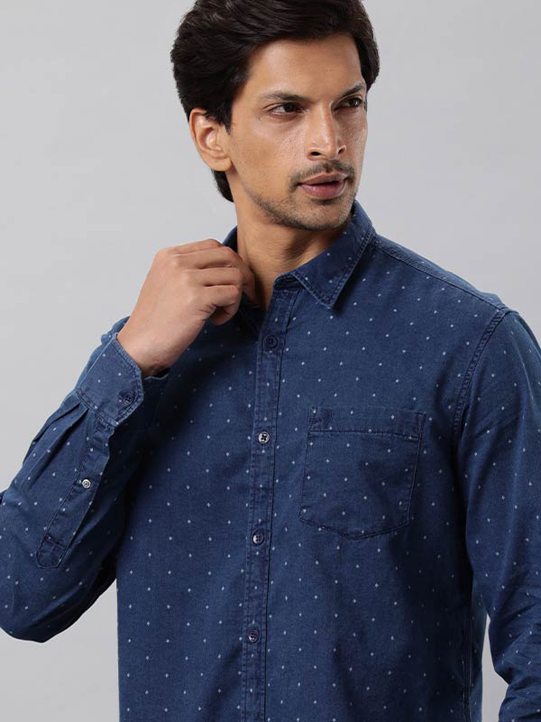 

Indian Terrain Micro Ditsy Printed Pure Cotton Casual Shirt, Navy blue