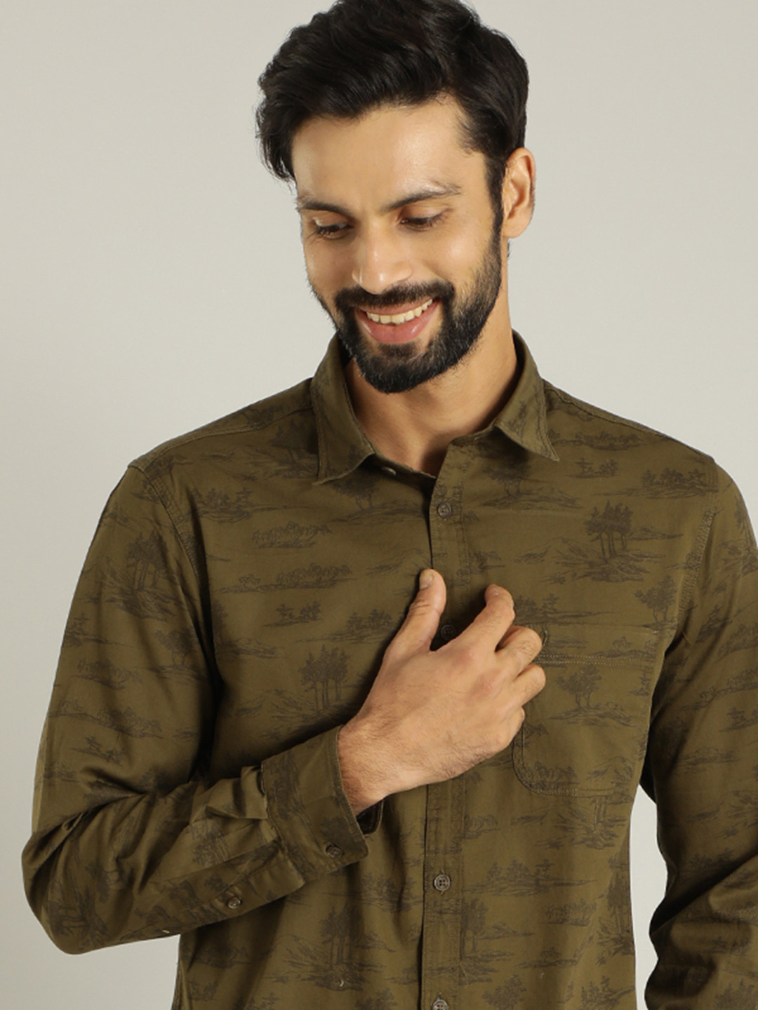 

Indian Terrain Graphic Printed Pure Cotton Casual Shirt, Green
