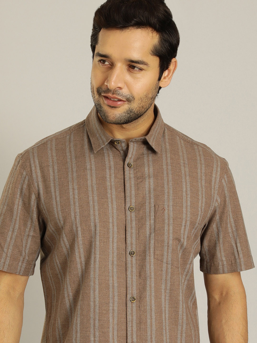 

Indian Terrain Vertical Striped Spread Collar Short Sleeves Cotton Casual Shirt, Brown