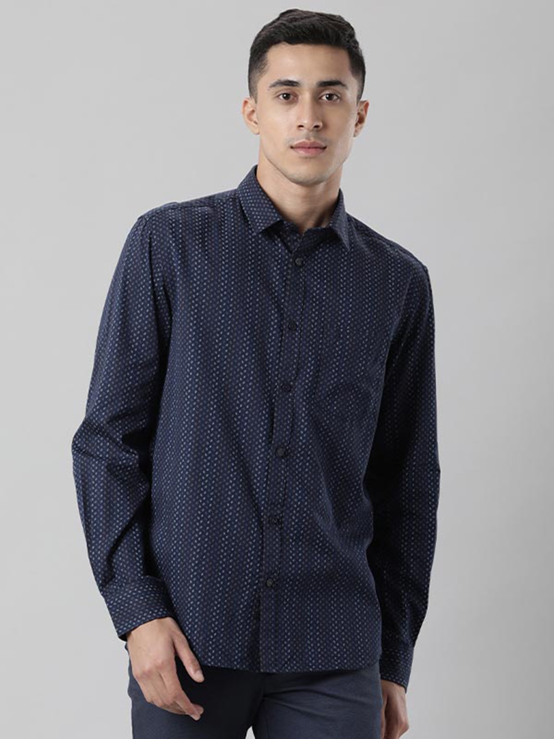 

Indian Terrain Geometric Printed Pure Cotton Casual Shirt, Navy blue