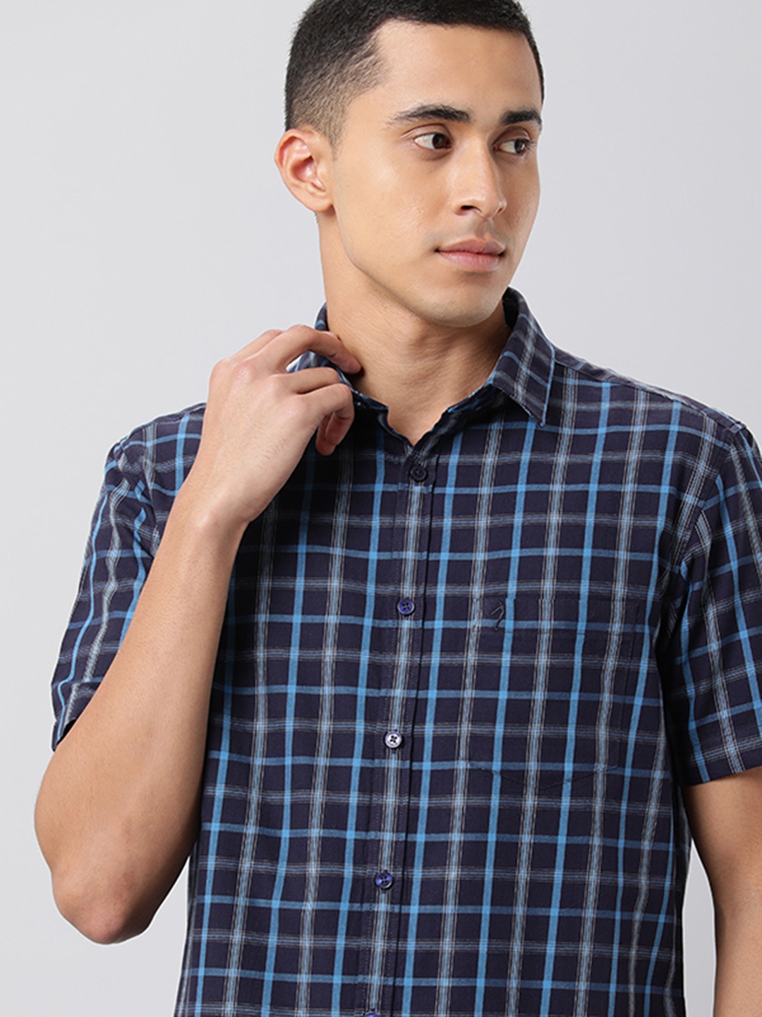 

Indian Terrain Checked Pure Cotton Casual Shirt, Navy blue