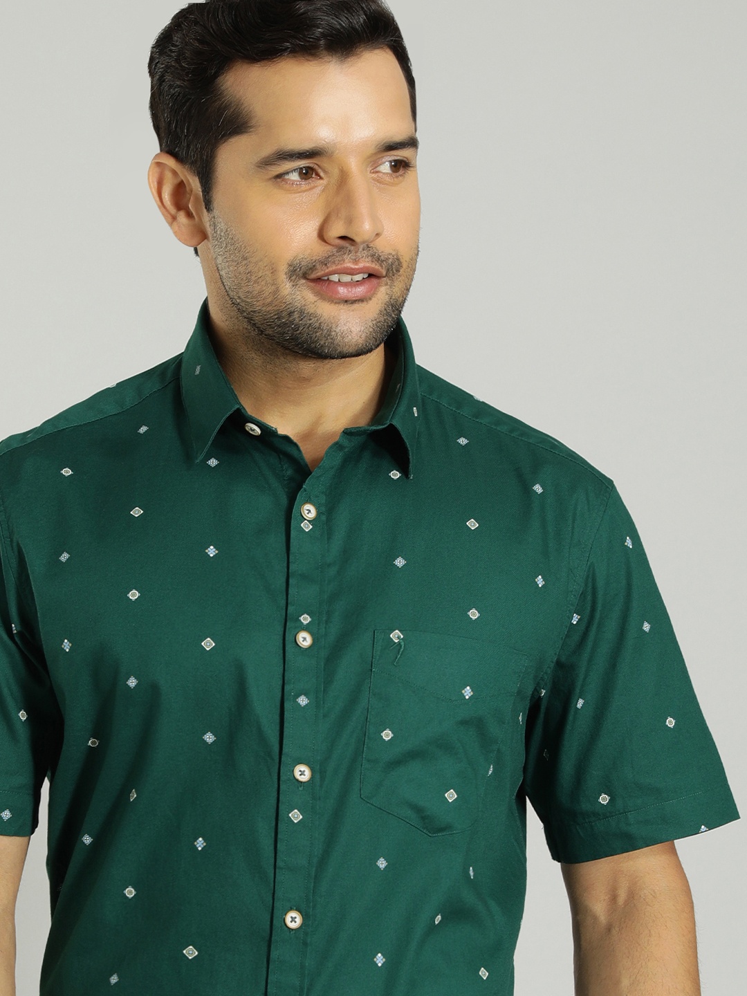 

Indian Terrain Geometric Printed Pure Cotton Casual Shirt, Green