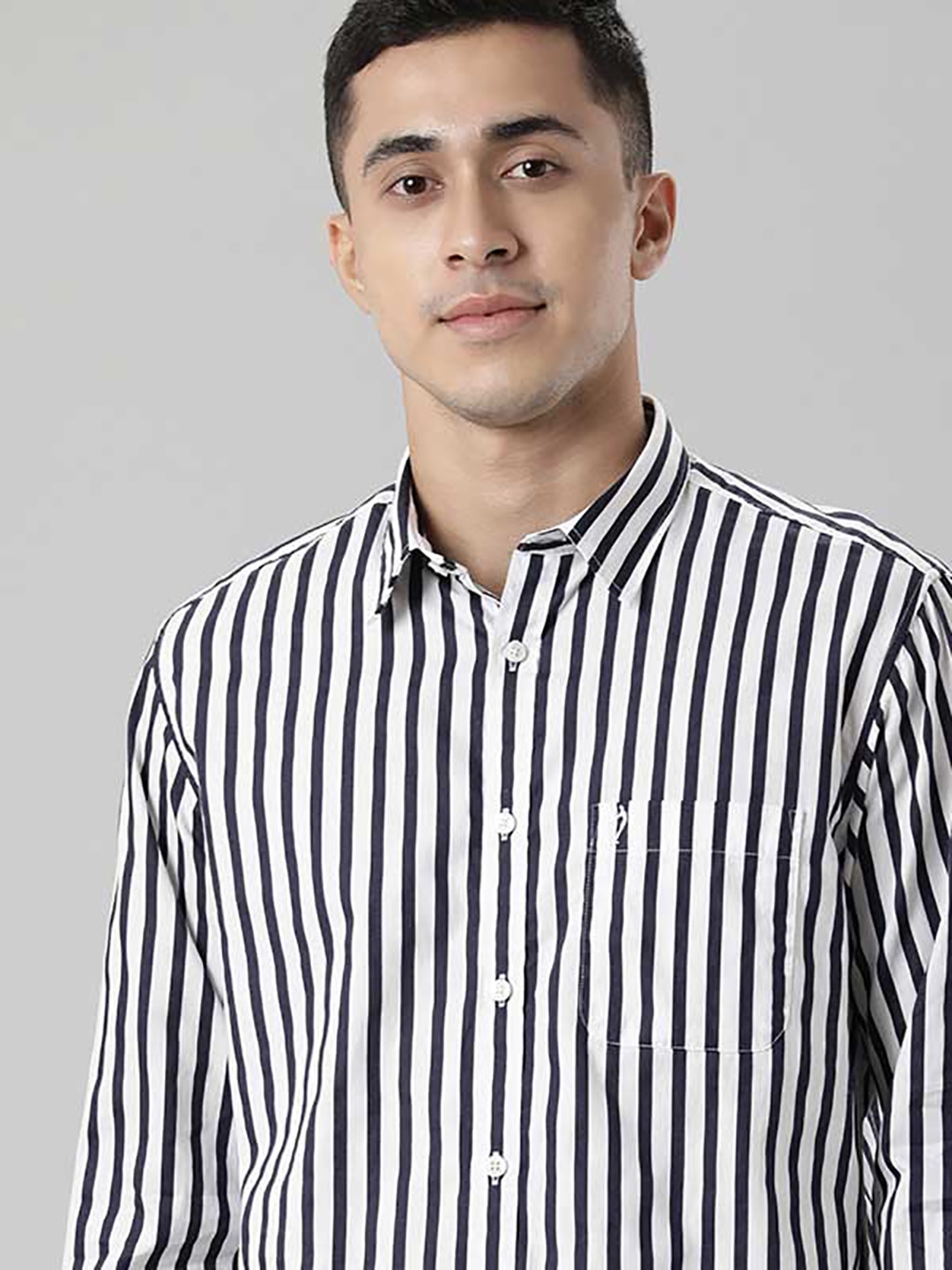 

Indian Terrain Vertical Stripes Casual Shirt, Navy blue