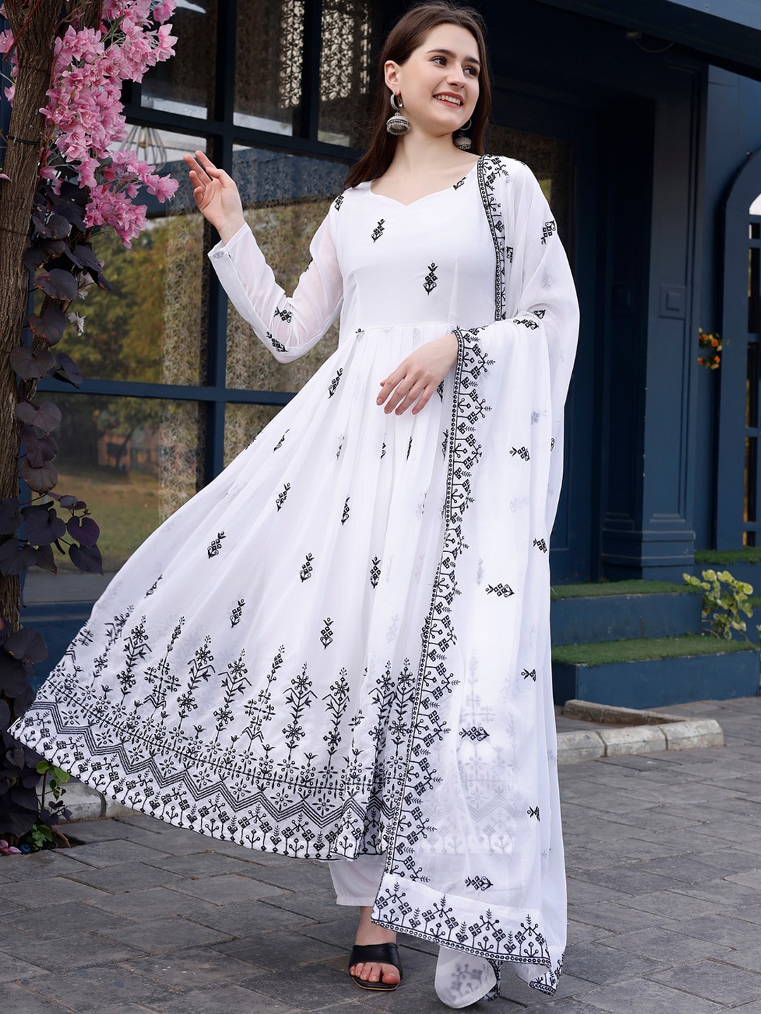 

Kedar Fab Floral Embroidered Thread Work Anarkali Kurta Kurta Dupatta, White
