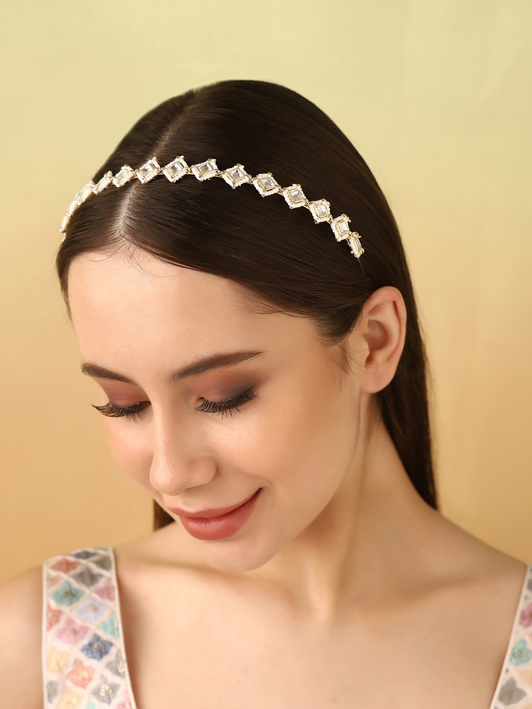 

Priyaasi Diamond Shape Kundan Hair Band, White