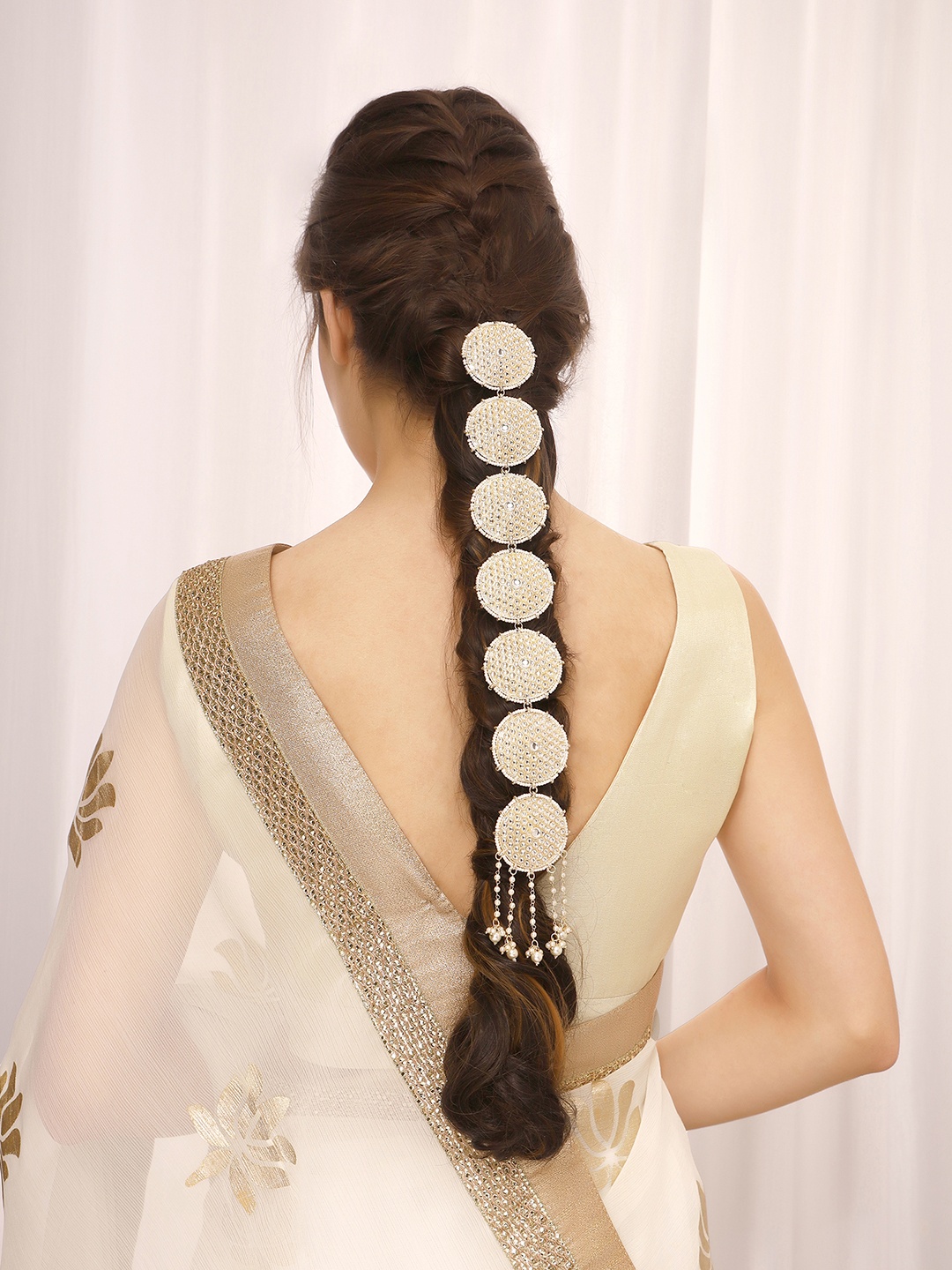 

Priyaasi Pearl and Kundan Choti, White