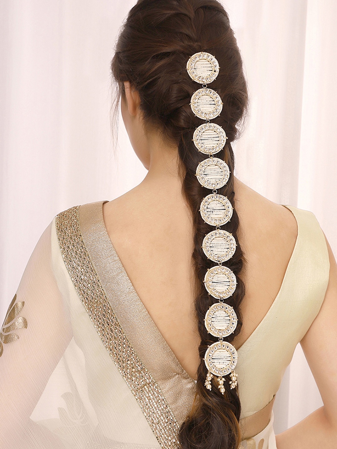 

Priyaasi Pearl and Kundan Choti, White