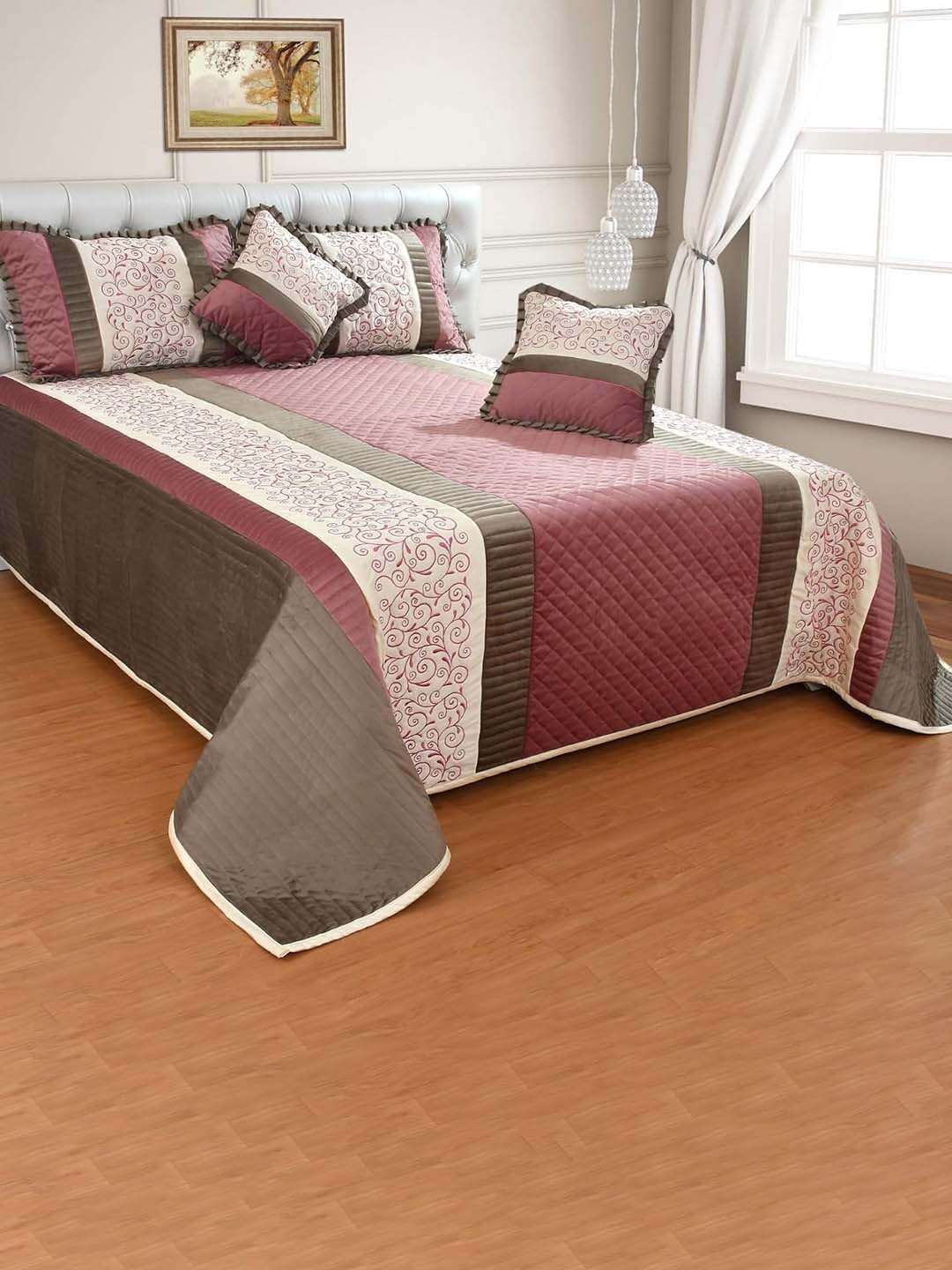 

Nivasam 7 Pcs Pink Embroidered Velvet Quilted Bedding Set