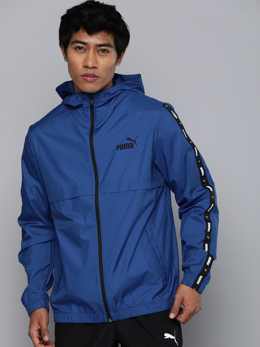 

Puma Men Essential+ TAPE Regular Fit Windbreaker Sporty Jacket, Navy blue