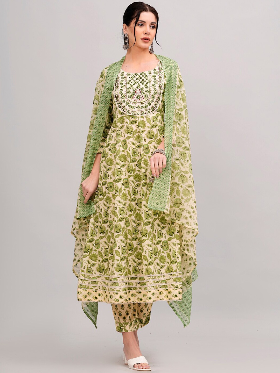 

HIGHLIGHT FASHION EXPORT Ethnic Motifs Embroidered Mirror Work Kurta Set With Dupatta, Green