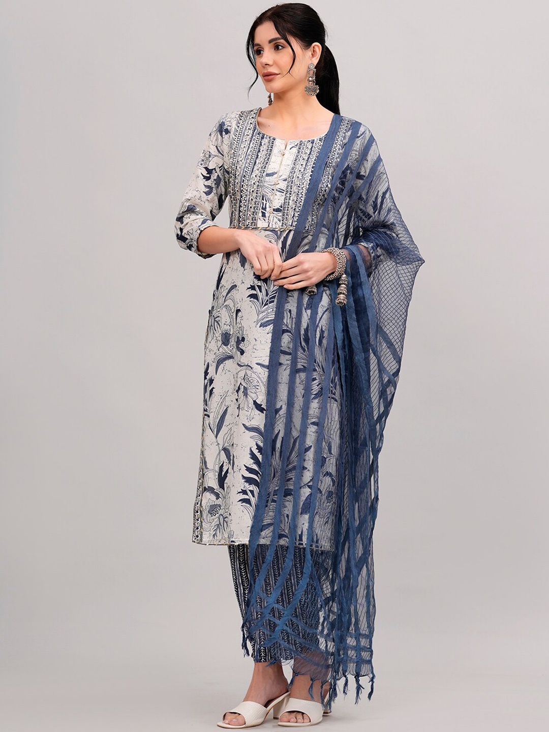 

HIGHLIGHT FASHION EXPORT Floral Pure Cotton Straight Kurta Trouser And Dupatta, Blue