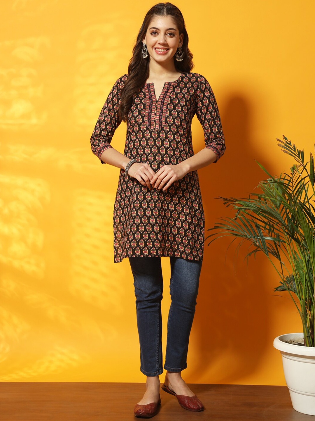 

Meeranshi Ethnic Motifs Printed Cotton Tunic, Black