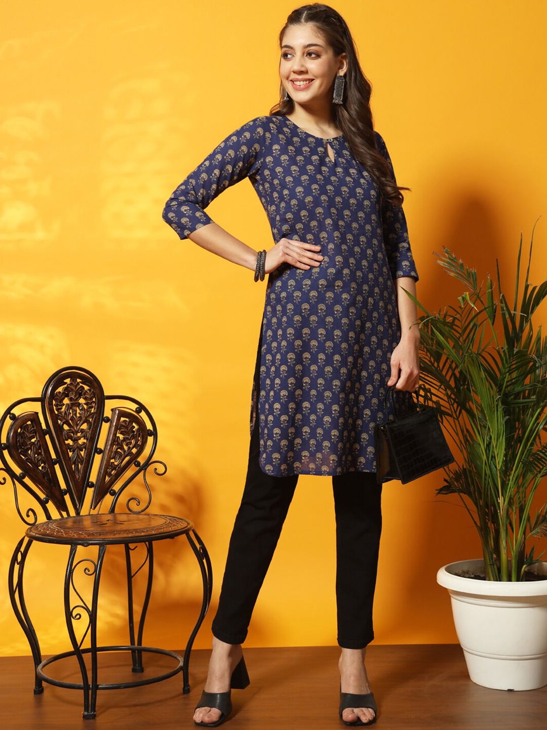 

Meeranshi Ethnic Motifs Printed Keyhole-Neck Cotton Straight Kurta, Blue