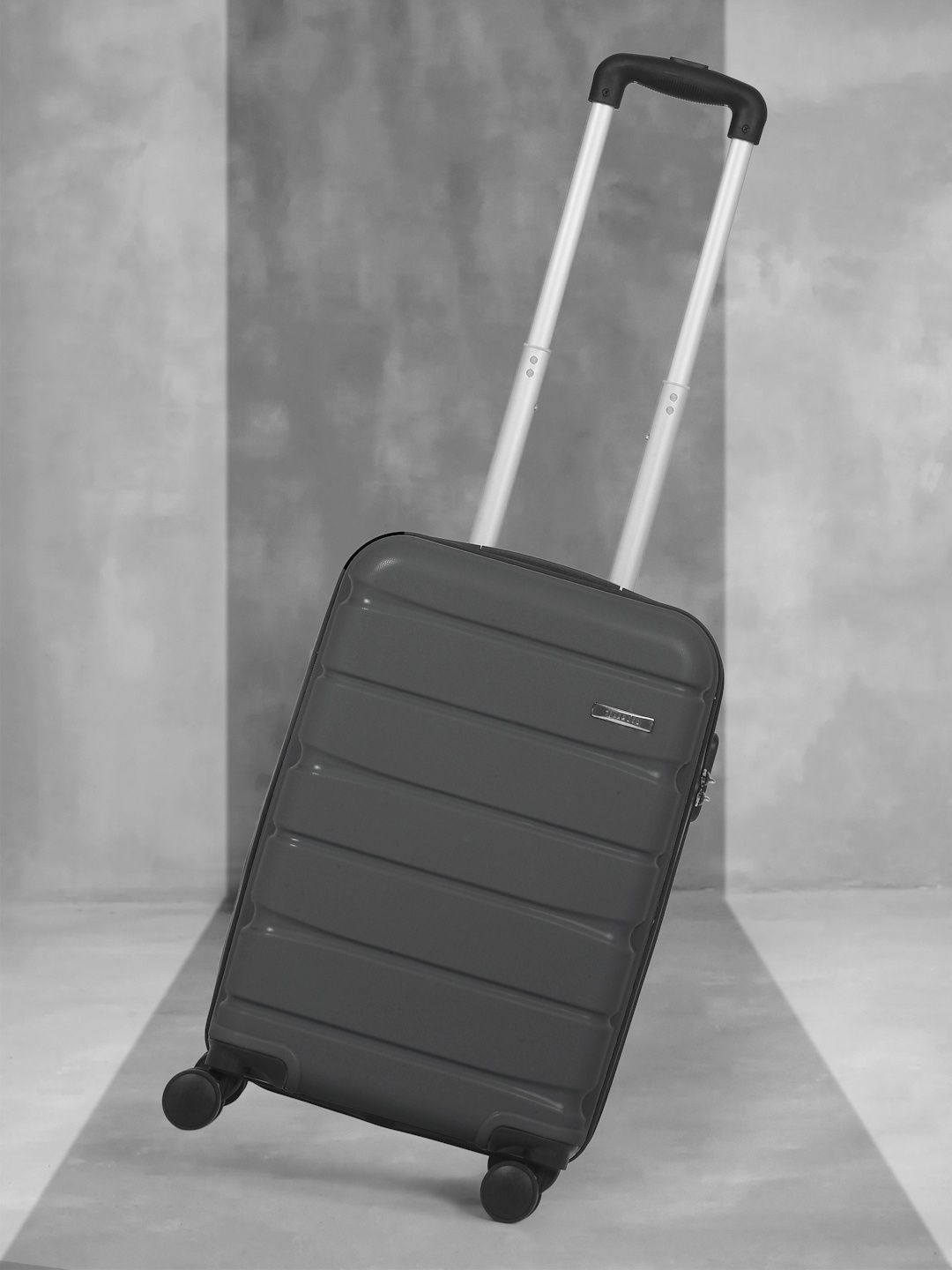 

Teakwood Leathers Uno 360-Degree Rotation Hard-Sided Cabin-Sized Trolley Bag 32.2L, Grey